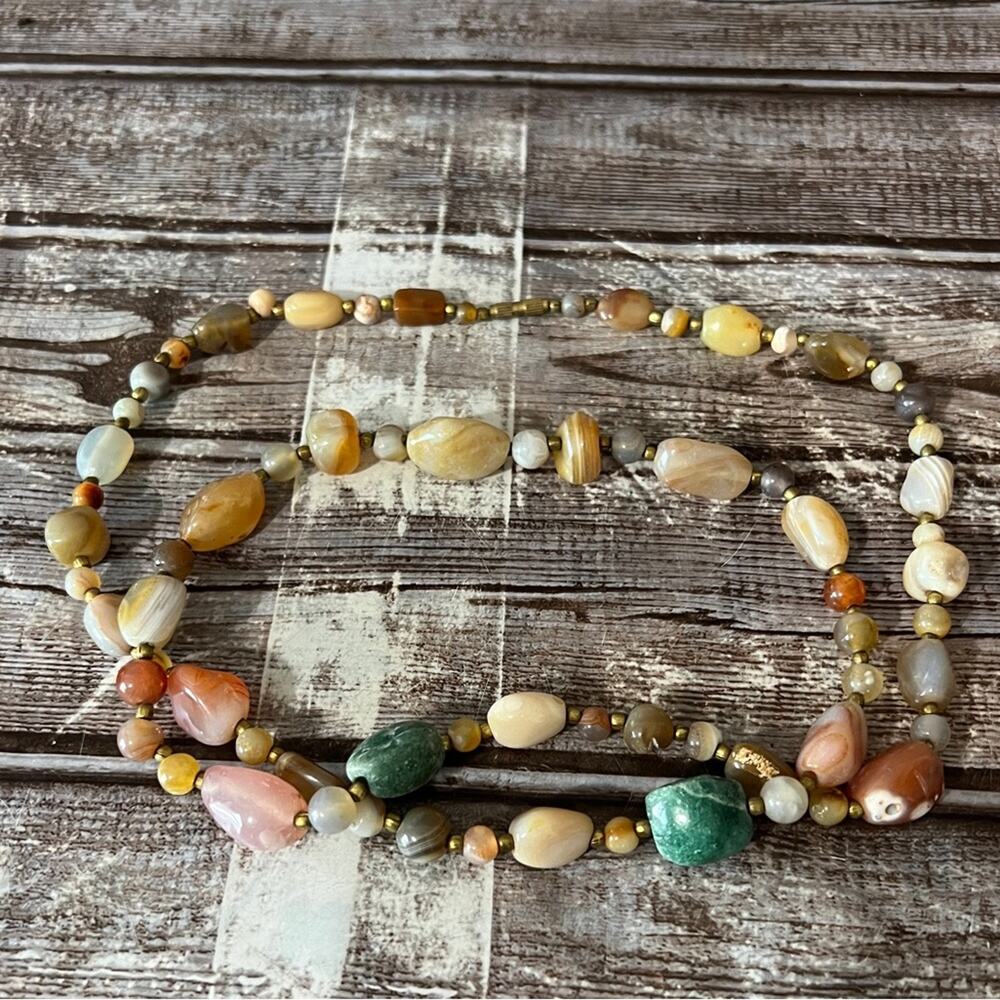 Beautiful Stone and Gold Tone Bead Necklace 18”